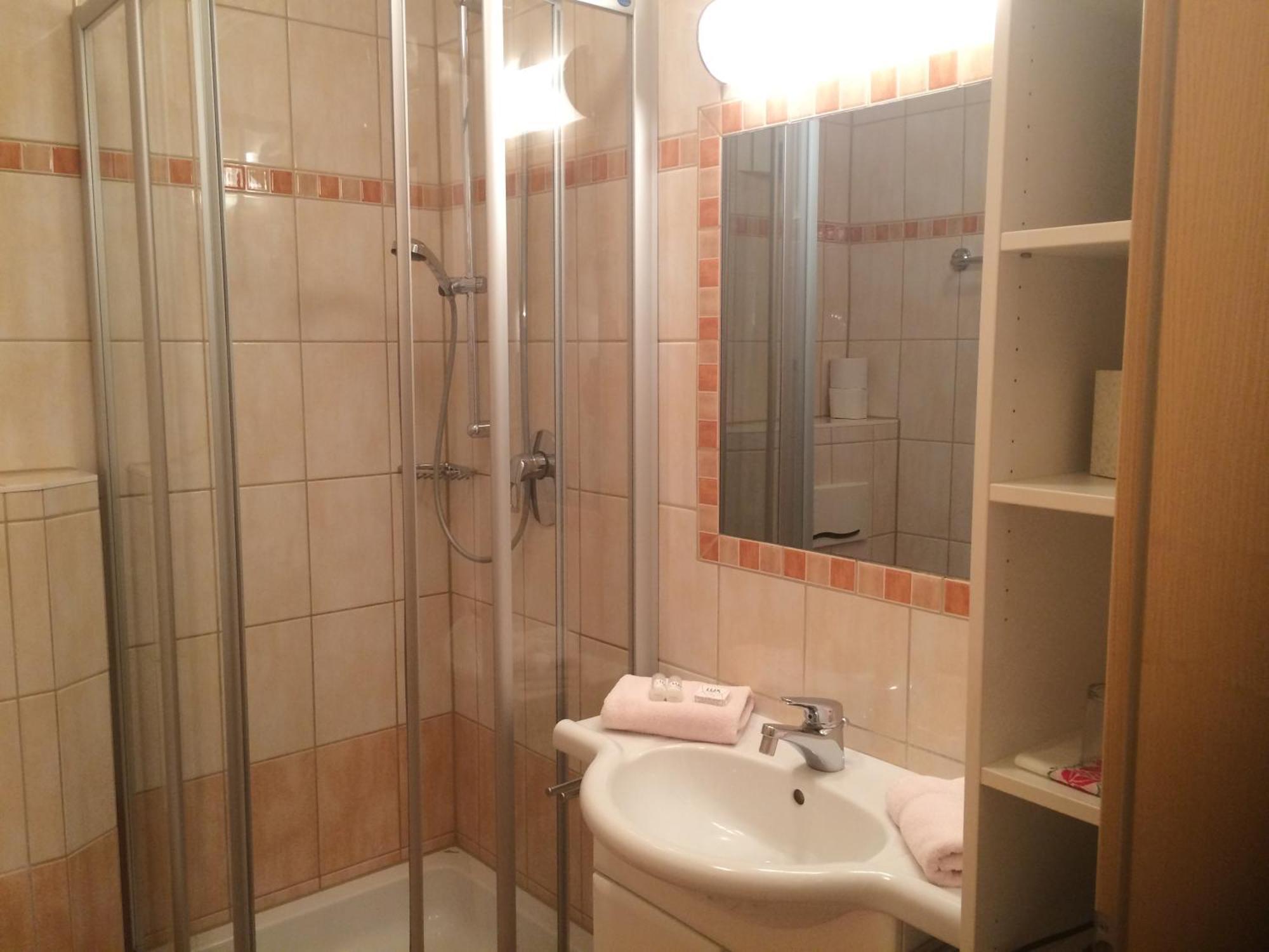 Gasthof Zur Gams ドナースバッハヴァルト 部屋 写真
