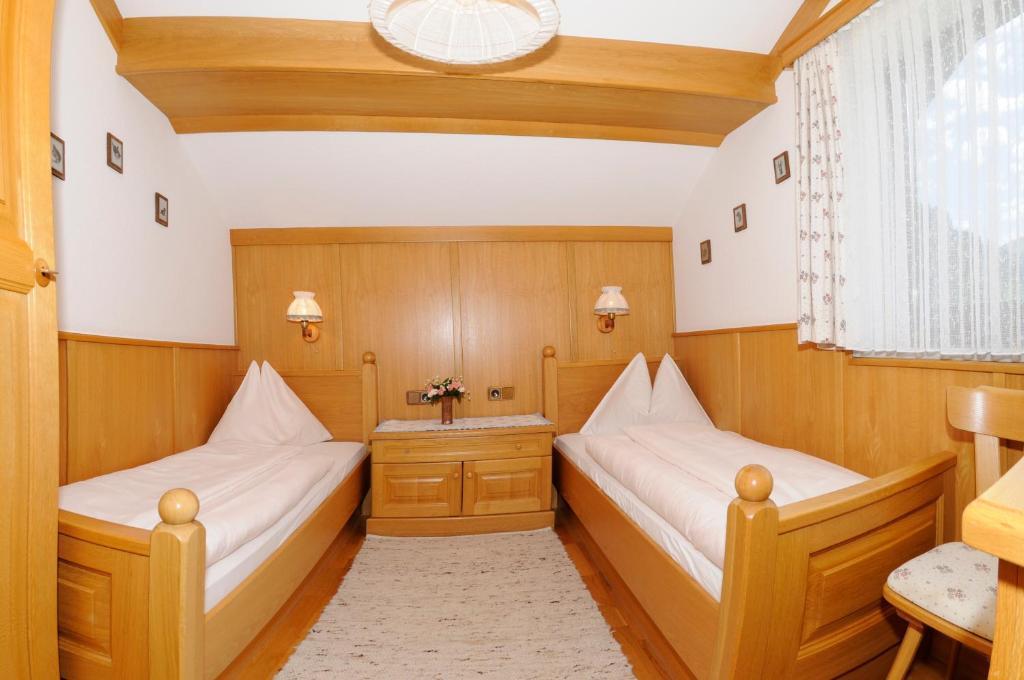 Gasthof Zur Gams ドナースバッハヴァルト 部屋 写真